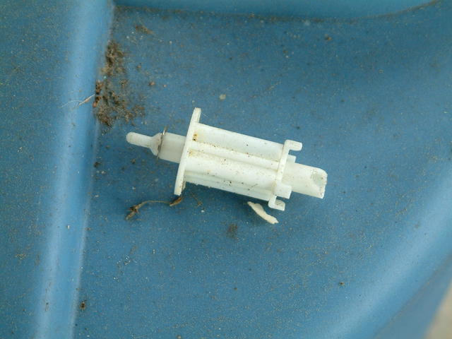DSCF0009
broken part of the pressure switch